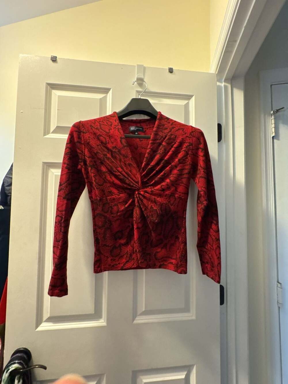 Jones New York Signature Red Black Snakeskin Print Crossover Front V-Neck Top Si